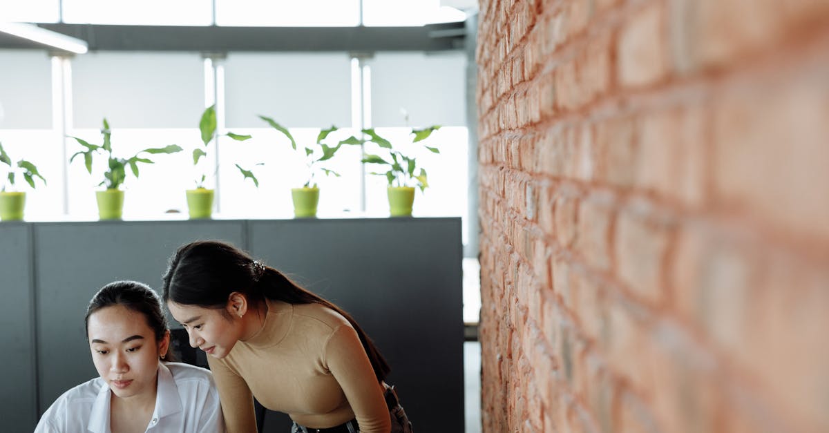 游戏开发者如何利用技术支持来提高游戏质量和用户体验?